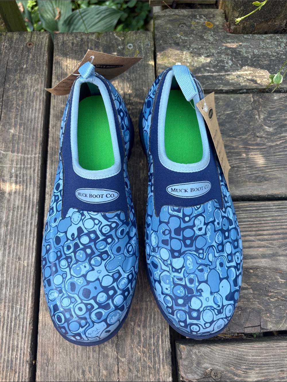 Muck Boot size 7.5 Blue Patterned Slip-On Garden Shoes - Picture 2 of 6